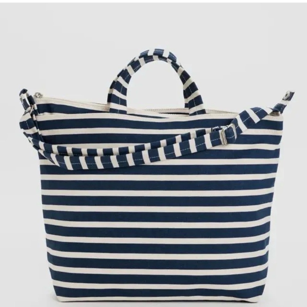 Baggu zip duck bag -horizontal blue and white stripe with zipper